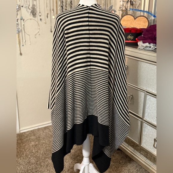 Lane Bryant striped black and white shrug - Picture 4 of 4